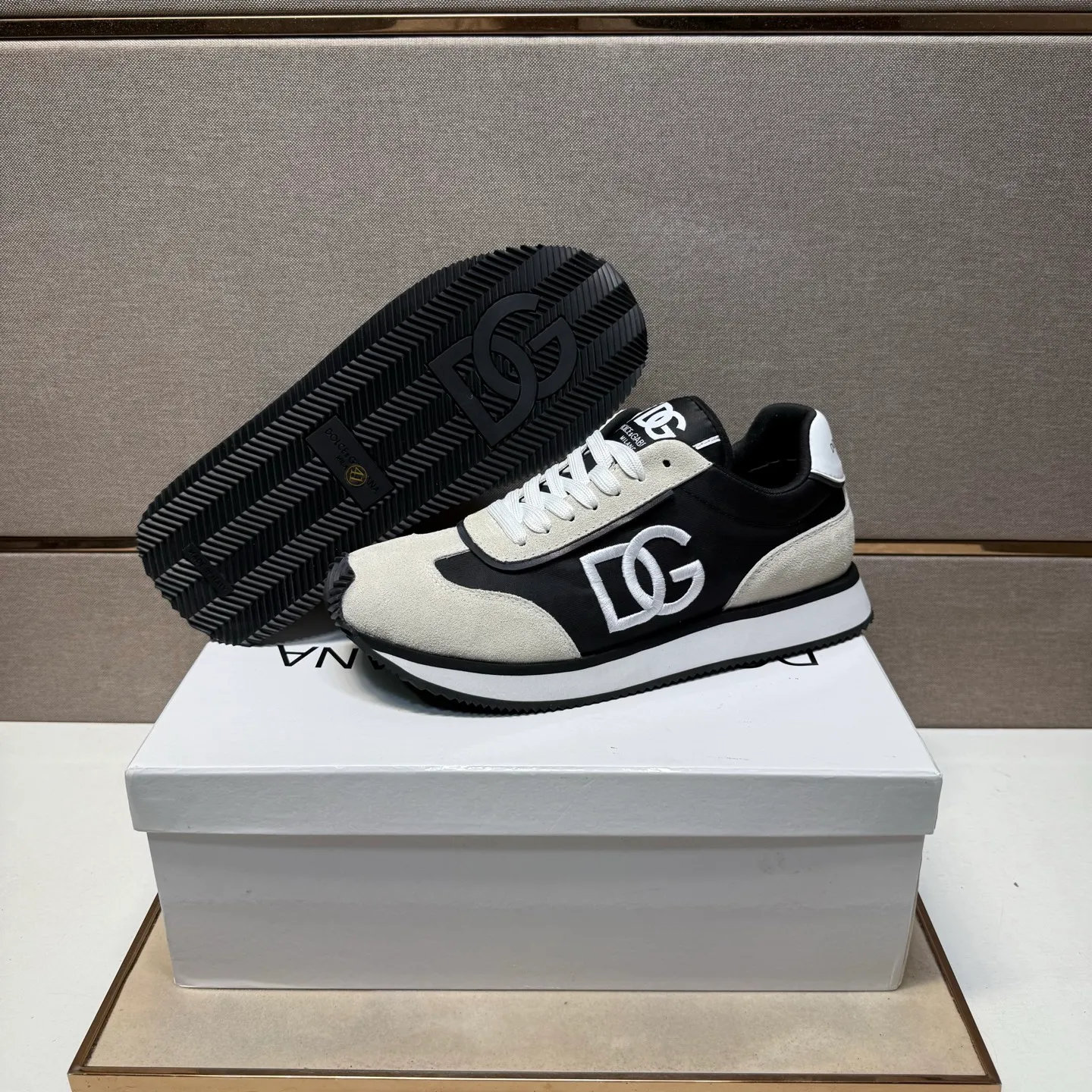 ⬛️Men's shoes💰p462【DG～】Couple casual shoes, 2025z cabinet sales simultaneously 🔶Size: 35-44#️⃣ 🔷1 color🔜The upper is made of multi-material splicing➕Mesh lining, comfortable and breathable, sole: original comfortable, wear-resistant and non-slip outsole, ⚠️Real shot📱Photographed🎬The real thing is better📢📢📢